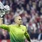 Kekesalan Victor Valdes pada semifinal leg pertama Liga Champion antara Bayern Muenchen dan FC Barcelona di stadion Allianz-Arena Muenchan, Rabu 24 April 2013. (AFP/Odd Andersen)