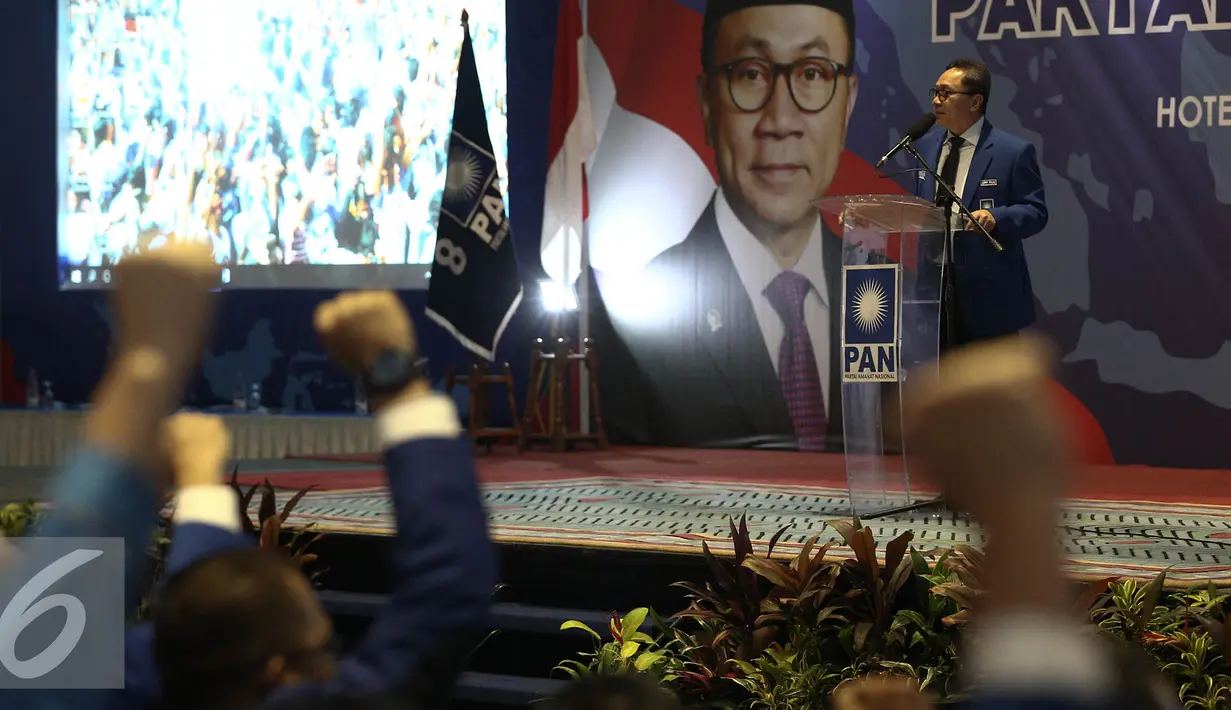 Zulkifli Hasan memberi sambutan saat Rakornas Pemilu Partai Amanat Rakyat di Jakarta, Rabu (14/12). Rakornas Pemenangan Pemilu PAN ini membahas strategi pemenangan pemilihan umum Presiden pada tahun 2019. (Liputan6.com/Faizal Fanani)