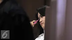 Terdakwa Jessica Wongso saat kembali sidang di PN Jakarta Pusat, Kamis (25/8). Sidang lanjutan kasus pembunuhan Wayan Mirna Salihin, Jaksa Penuntut Umum (JPU) menghadirkan ahli toksikologi, I Made Agus Gelgel Wirasuta. (Liputan6.com/Helmi Afandi)