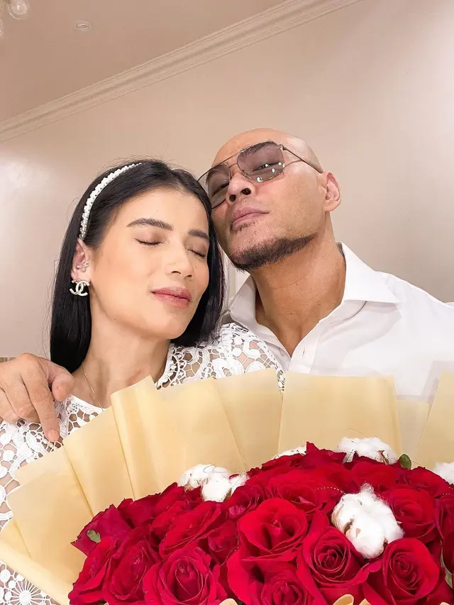 Momen Perayaan Anniversary Deddy Corbuzier dan Sabrina, Ajak Azka Double Date. (Sumber: Instagram/sabrinachairunnisa_)