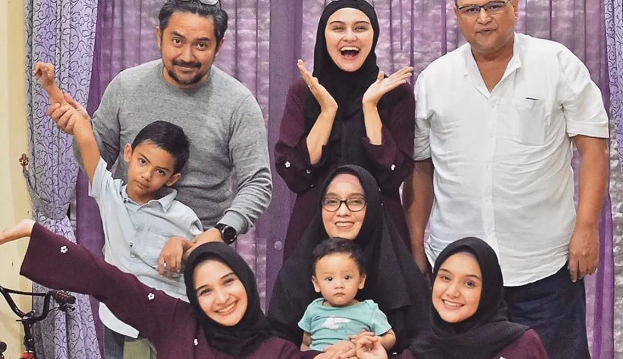 Sarah Shahab, Zee Zee Shahab (Instagram/zeezeeshahab)