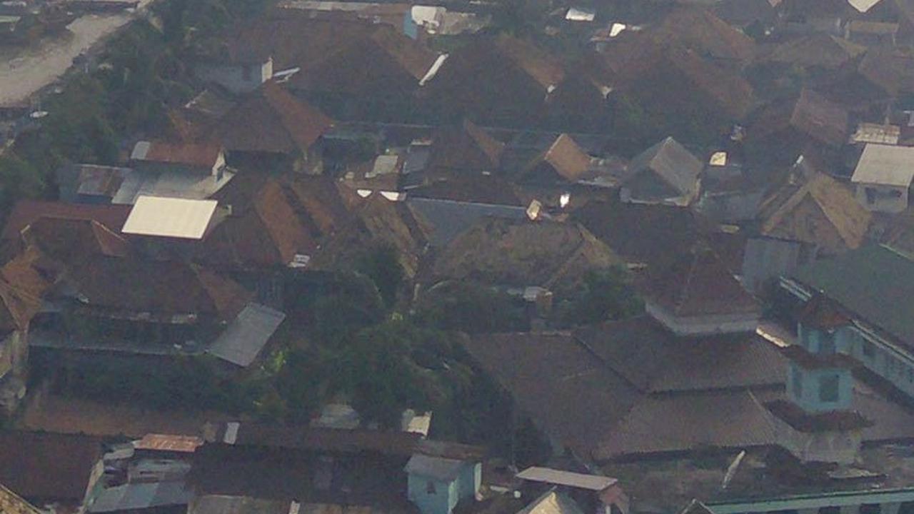 Sebaran kabut asap akibat karhutla ini membuat kualitas udara di Palembang memburuk.