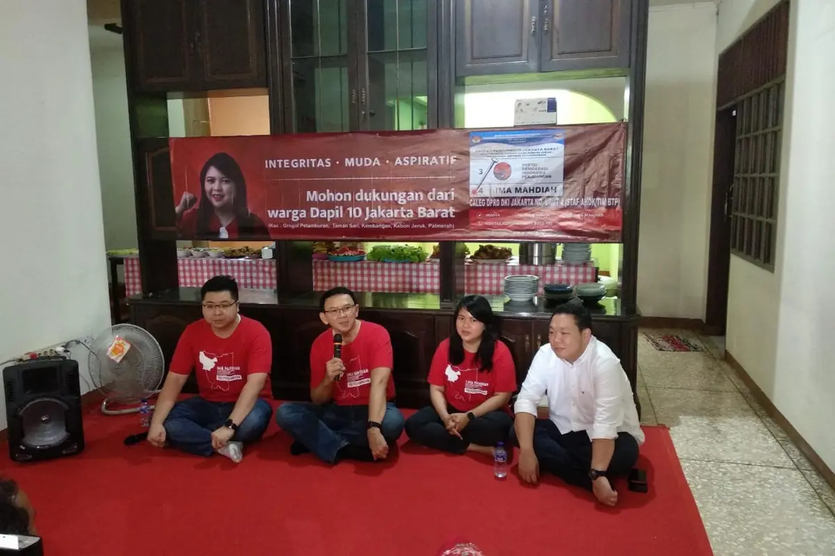 Basuki Tjahaja Purnama atau Ahok kampanye untuk stafnya yang juga caleg DPRD DKI Ima Mahdiah.