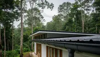 9 Solusi Talang Air Rumah Tersumbat Daun Tanpa Harus Naik Atap, Praktis dan Aman