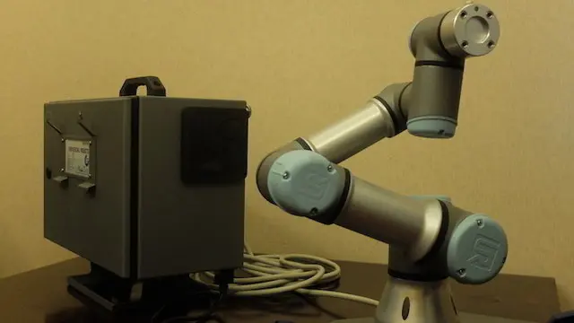 Universal Robots, perusahaan robotik asal Denmark, memperkenalkan ketiga seri robot kolaboratifnya, UR3, UR5 dan UR10