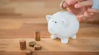 5 Ciri Orang yang Lebih Suka Menabung Uang Receh di Celengan Daripada Dompet Digital