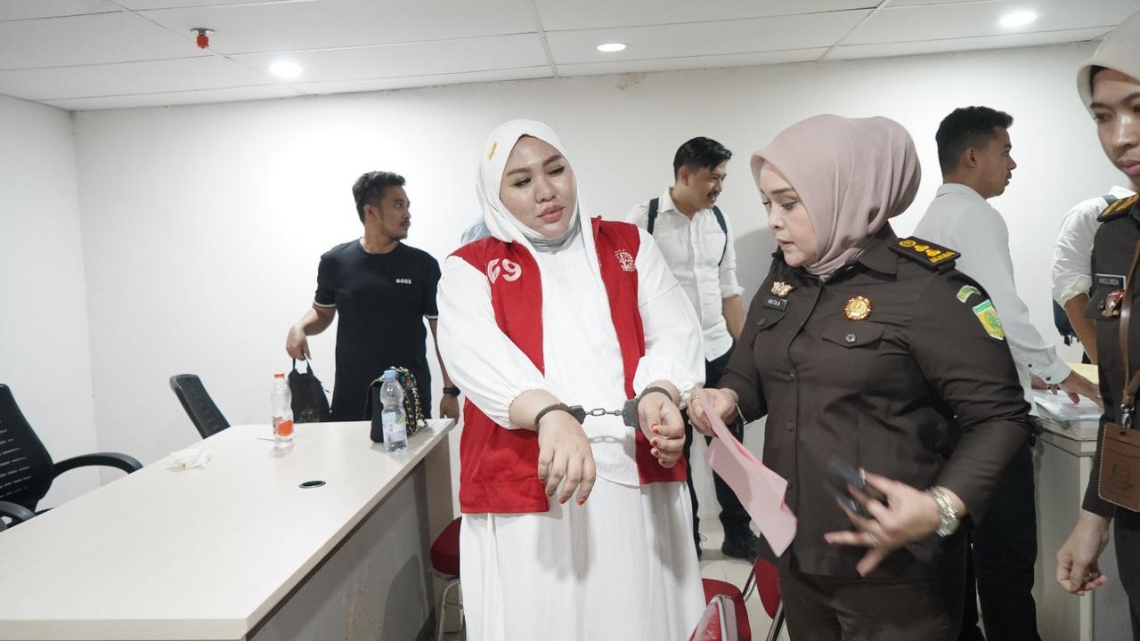 Dua Kali Sidang Ditunda, Bos Skincare Mira Hayati Melahirkan Bayi Laki-Laki di Rumah Sakit