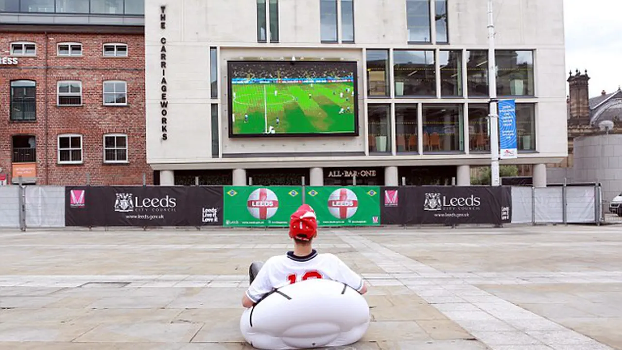 Suasana nobar Inggris vs Kosta Rika