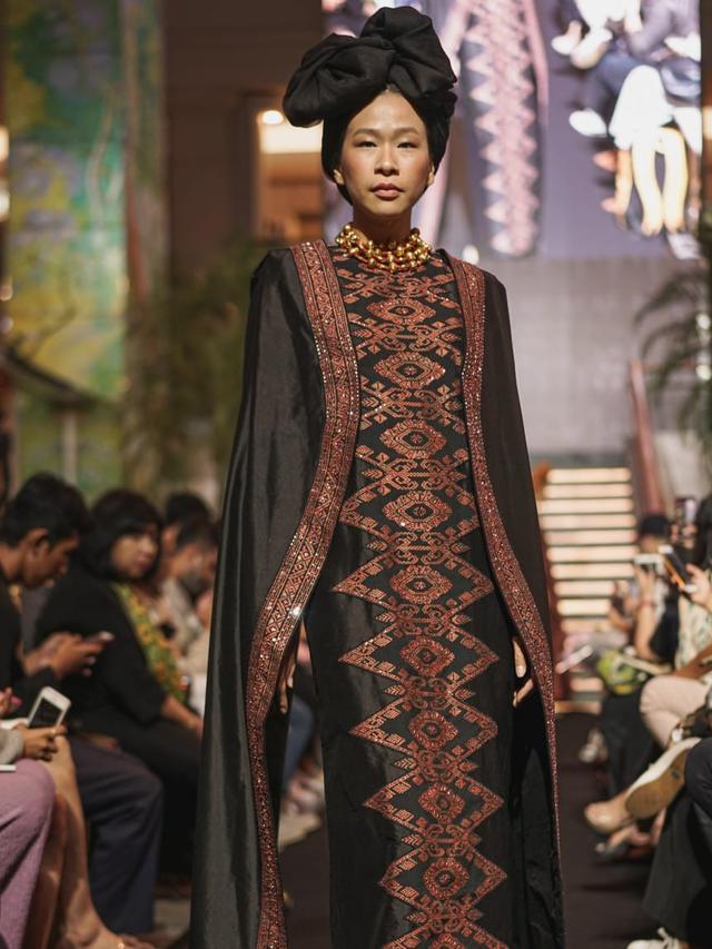 Keindahan Songket Koleksi Svarna dalam Baju Lebaran Modest 