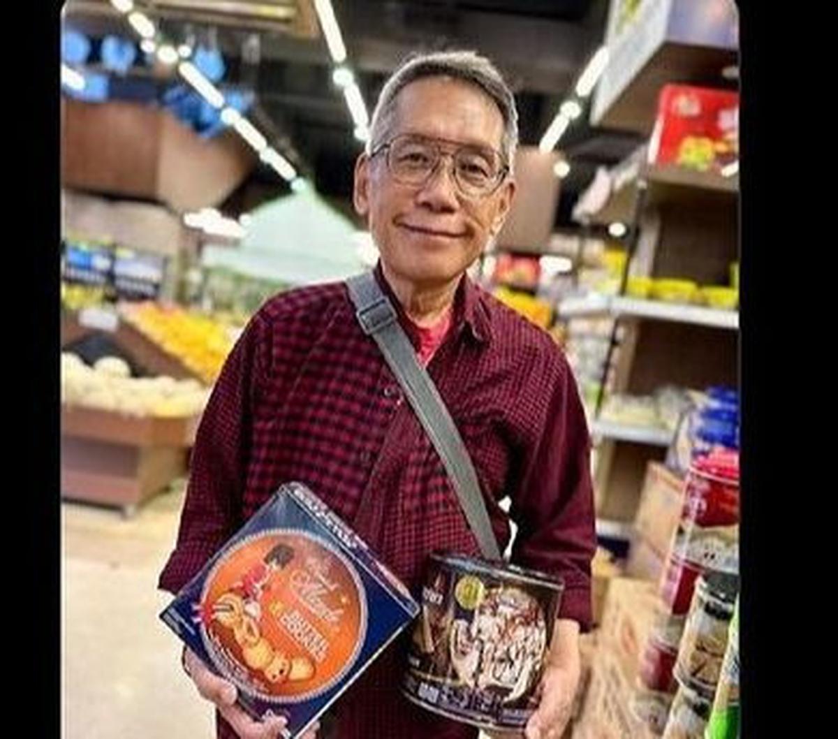 Namun siapa sangka, sosok ilustrator 2 kaleng biskuit tersebut ternyata asli orang Indonesia. Dia adalah Bernardus Prasodjo.