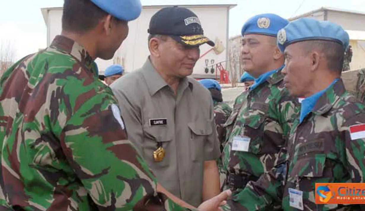 Citizen6, Lebanon: Wamenhan RI, Letjen TNI (Purn) Sjafrie Sjamsoeddin beserta Ibu Etty Sjafrie Samsoeddin melakukan kunjungan ke Markas Satgas Indonesian Battalion (Indobatt) di Adshit Al Qusayr UN POSN 7-1, Lebanon selatan, Kamis (7/4). (Pengirim: Badar)