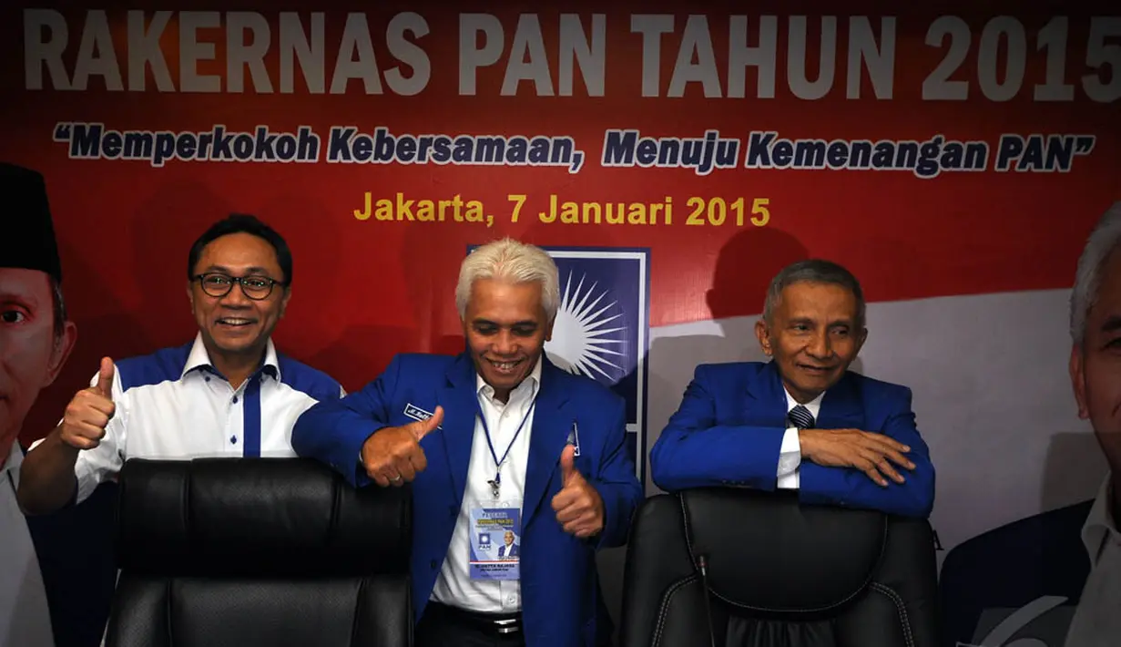 Ketua DPP PAN, Zulkifli Hasan (kiri) bersama Ketum PAN, Hatta Rajasa dan Ketua Majelis Pertimbangan Partai (MPP) PAN Amien Rais sebelum mengelar Rakernas PAN, Jakarta, Rabu (7/1/2015). (Liputan6.com/Miftahul Hayat)
