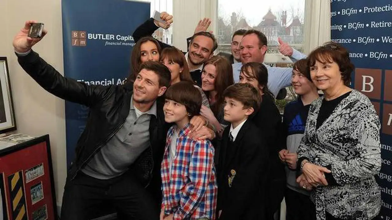 Steven Gerrard selfie