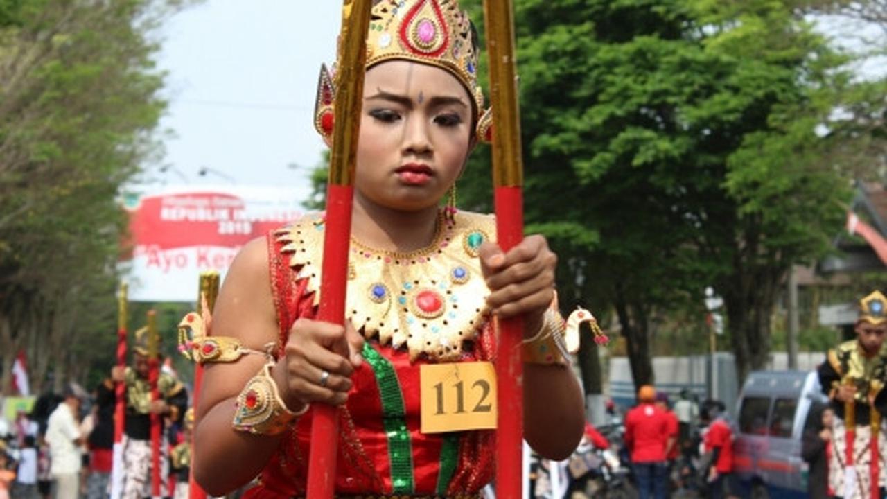 Keseruan ribuan anak meriahkan Festival Egrang Kota Batu