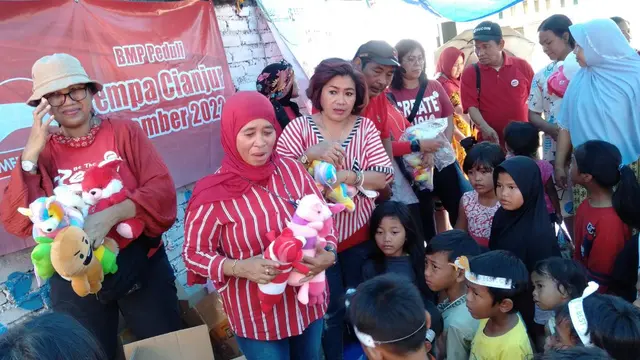 Bunda Merah Putih (BMP) melanjutkan pemberian sejumlah bantuan untuk korban bencana gempa bumi di Kabupaten Cianjur, Jawa Barat, Kamis (1/12/2022) (Istimewa)