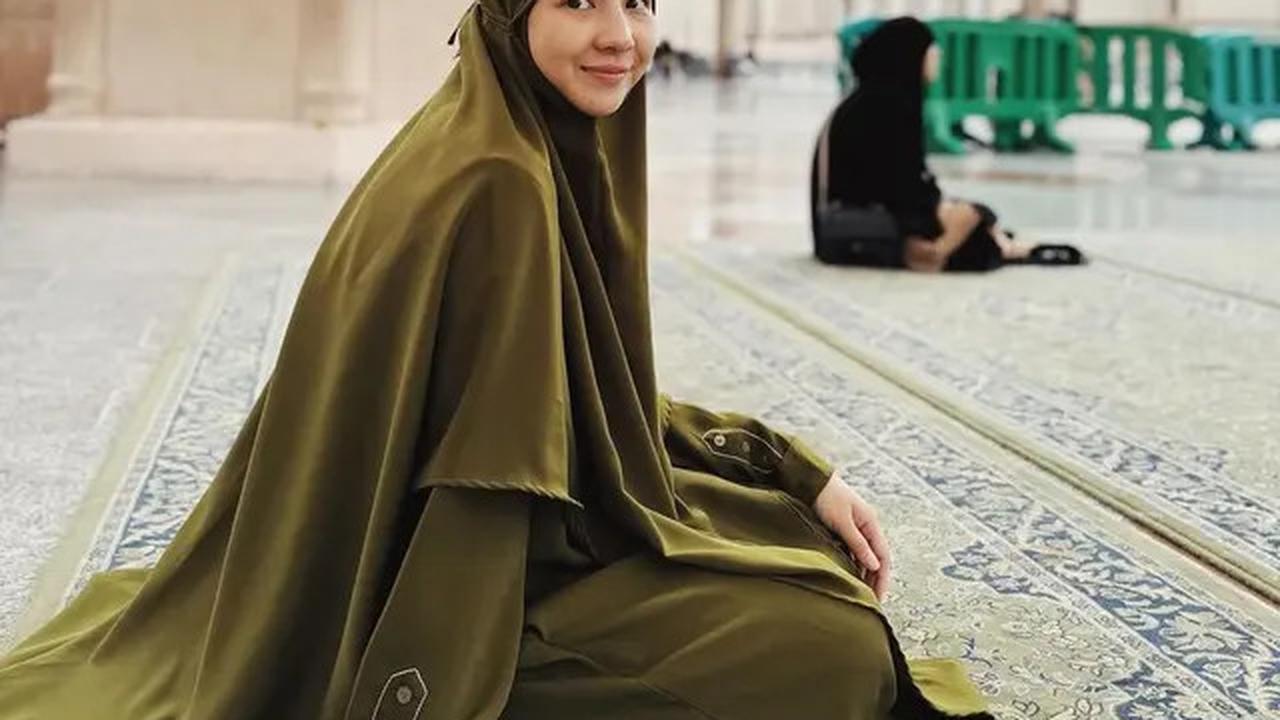 Inspirasi Hijab Segi Empat Lebar dari Nastha Rizky untuk Penampilan Elegan