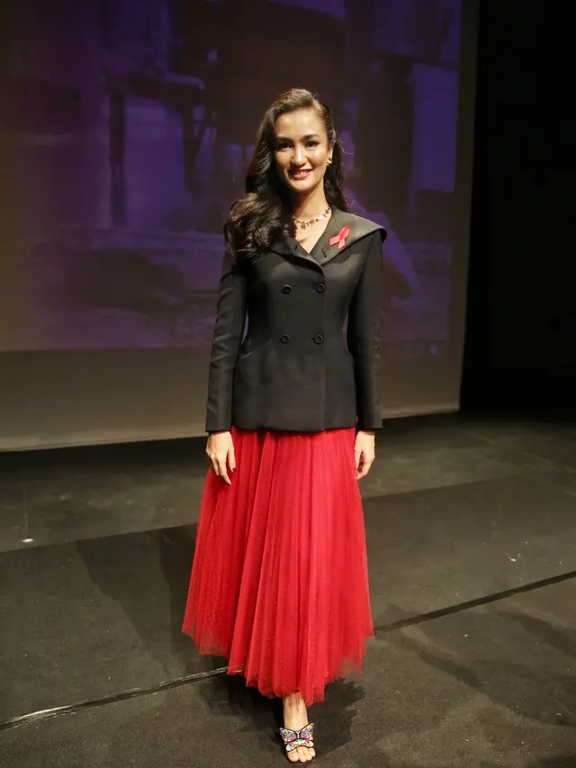 [Fimela] Atiqah Hasiholan