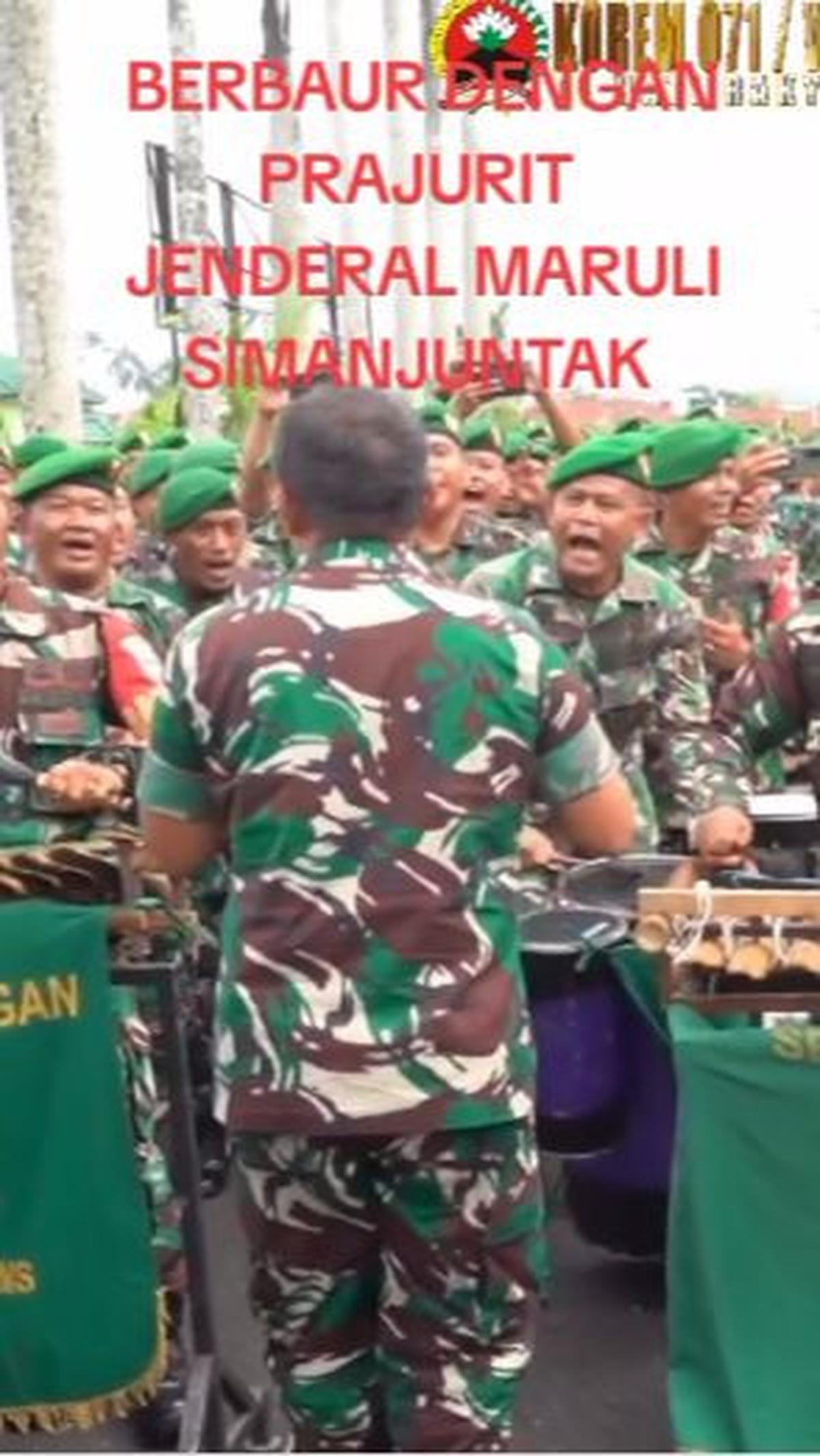 "Jenderal Maruli Simanjuntak berbaur dengan prajurit," demikian dikutip dari keterangan video.