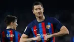 Pemain Barcelona Robert Lewandowski melakukan selebrasi usai mencetak gol ke gawang Cadiz pada pertandingan sepak bola Liga Spanyol di Stadion Camp Nou, Barcelona, Spanyol, 19 Februari 2023. Barcelona mengalahkan Cadiz dengan skor 2-0. (AP Photo/Joan Monfort)