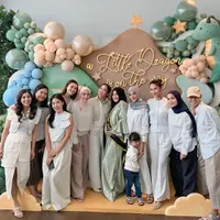 Momen bahagia kembali mewarnai kehidupan Shandy Purnamasari, yang baru saja mendapat kejutan manis berupa baby shower dari rekan selebritis-nya. Beberapa di antaranya ada anggota geng Cendol, Aaliyah Massaid, hingga Azizah Salsha yang  menambah kemeriahan suasana. [@nissyaa/@azizahsalsha_/@aaliyah.massaid].