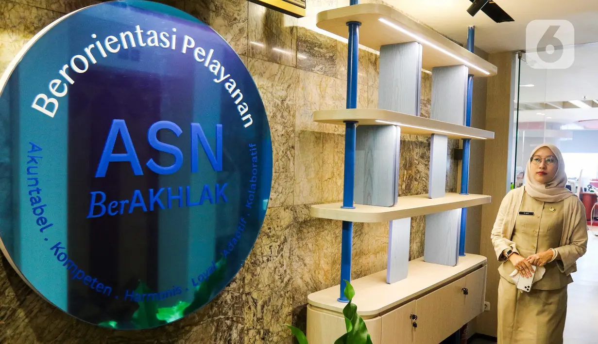 Aparatur Sipil Negara (ASN) di Pemerintah Provinsi DK Jakarta kembali memulai aktivitas bekerja usai libur Lebaran 1446 Hijriah. (Liputan6com/Herman Zakharia)