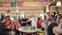 Calon Presiden Ganjar Pranowo berdiskusi dengan puluhan organisasi relawan di Desa Mekargalih, Kecamatan Jatiluhur, Kabupaten Purwakarta, Jawa Barat, Jumat (17/11/2023) (Istimewa)