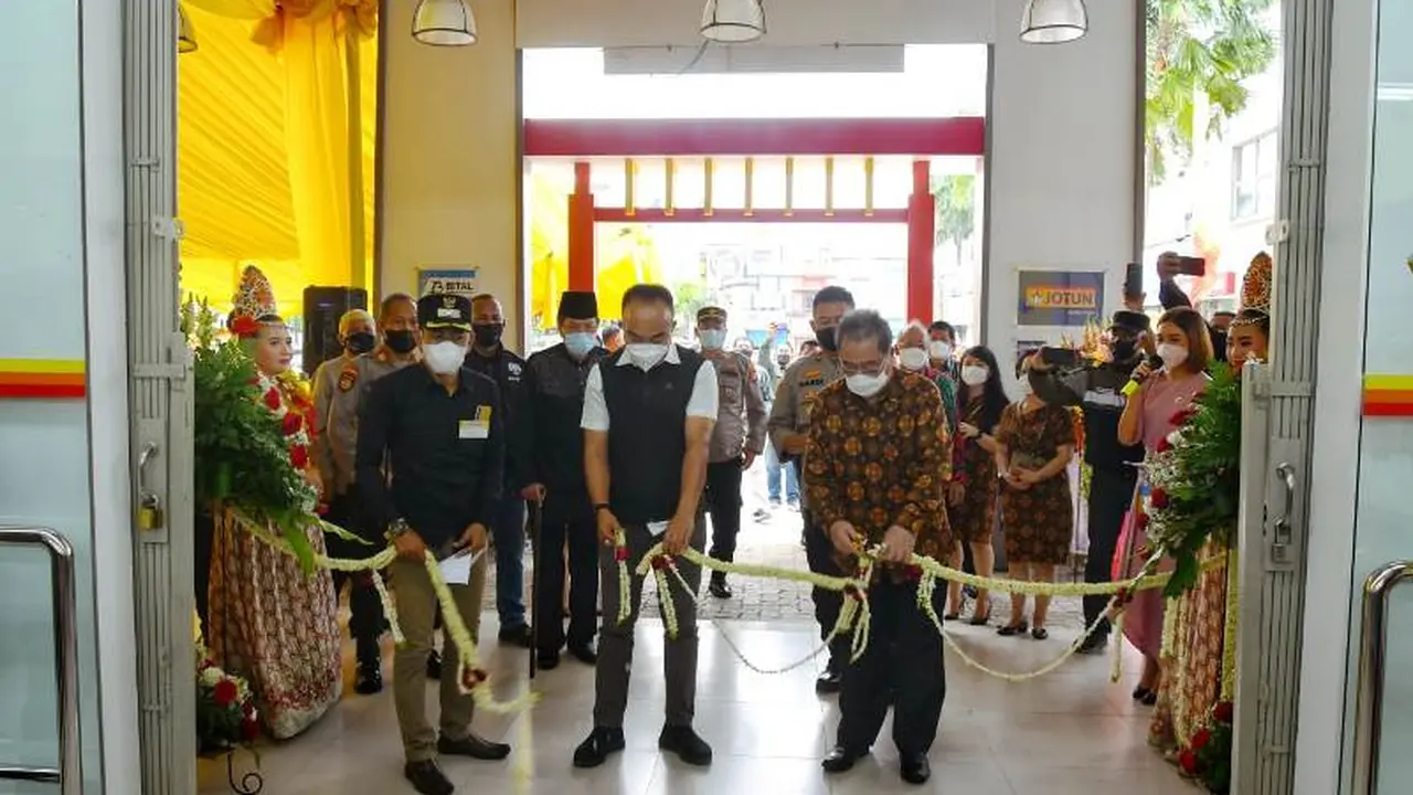 Pembukaan Gerai Depo Bangunan Pondok Gede dengan Konsep One Stop Shopping