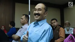 Terdakwa merintangi penyidikan KPK pada kasus korupsi e-KTP, Fredrich Yunadi jelang sidang pembacaan putusan di Pengadilan Tipikor, Jakarta, Kamis (28/6). Sebelumnya, Fredrich Yunadi dituntut hukuman 12 tahun penjara. (Liputan6.com/Helmi Fithriansyah)