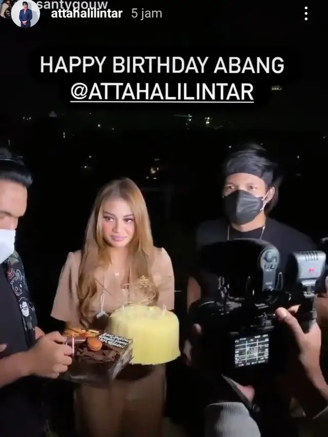 Aurel Hermansyah memberikan kejutan kepada Atta Halilintar