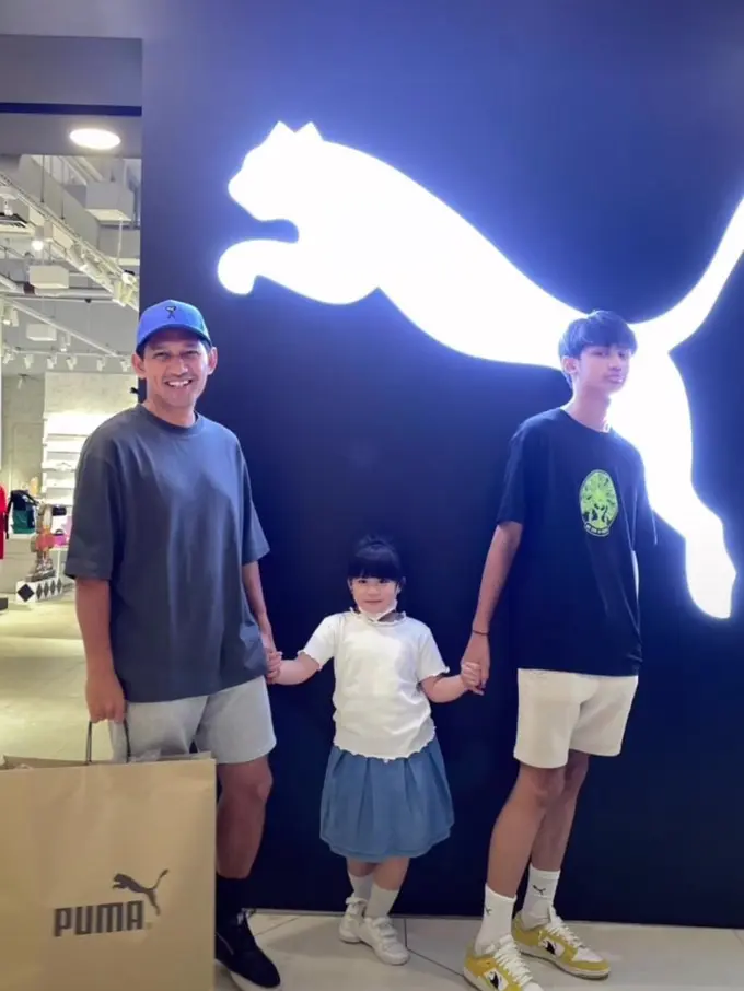 Anak Ibnu Jamil dan anak Ririn Ekawati terlihat sangat akrab