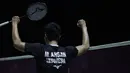 Ganda putra Indonesia, Hendra Setiawan / Mohammad Ahsan, usai mengalahkan Takuro Hoki / Yugo Kobayashi, pada Indonesia Open 2019 di Istora Senayan, Sabtu (20/7). Hendra / Ahsan menang 17-21, 21-19 dan 21-17. (Bola.com/Vitalis Yogi Trisna)
