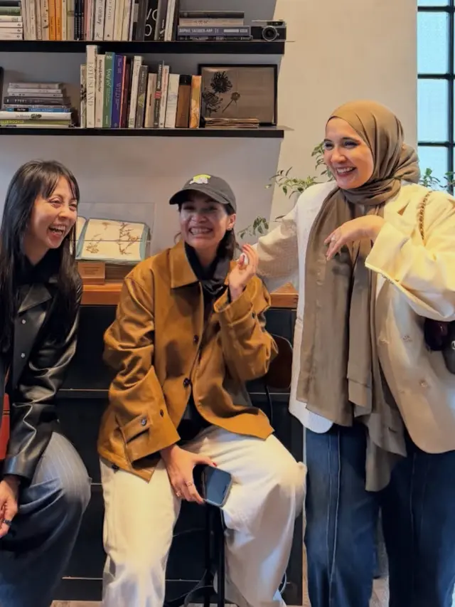 Zaskia Sungkar Liburan ke China. [@zaskiasungkar15]