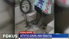 Aktivitas Anak Krakatau sendiri hingga malam ini terus mengeluarkan dentuman keras terdengar hingga pesisir Pantai Carita.