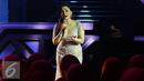 Nia Daniaty saat tampil di acara Golden Memories di Studio 5 Indosiar, Jakarta, Jumat (13/01). Acara musik tersebut bagian dalam rangkaian dari hari ulang tahun Indonesia yang ke-22. (Liputan6.com/JohanTallo)