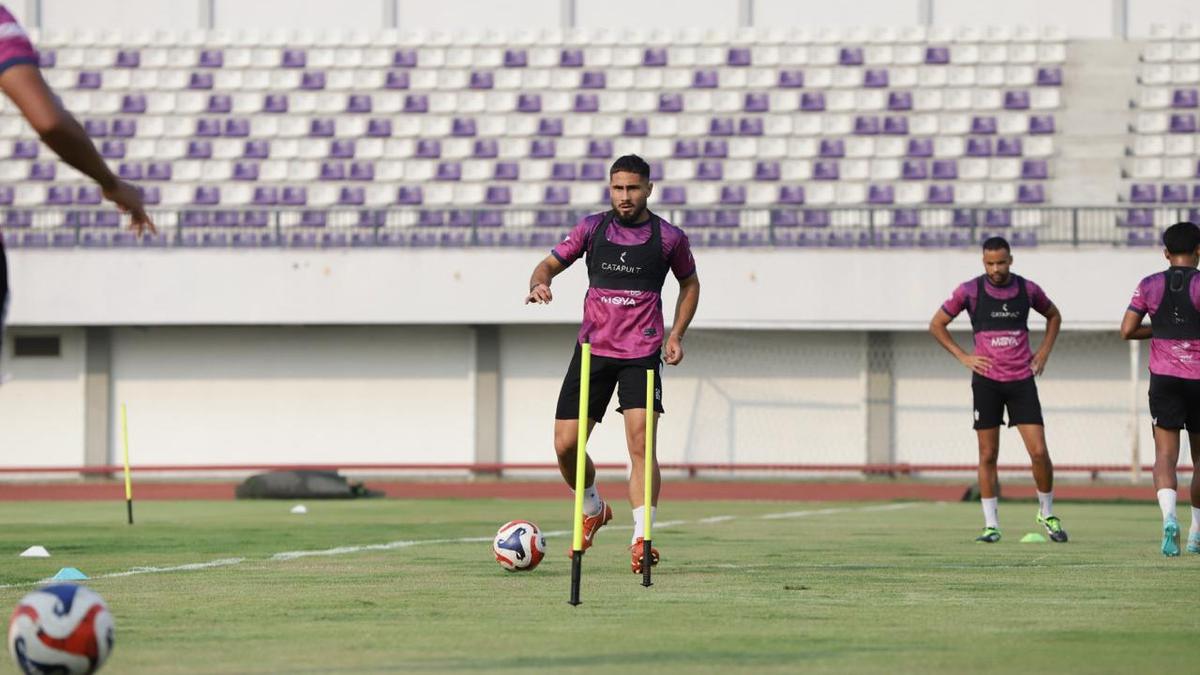 Carlos Pena Genjot Persita, Targetkan Tim Cepat Solid dalam Tujuh Pekan
