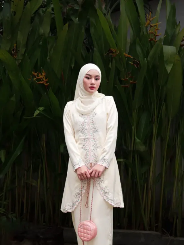 Model Gamis Brokat Warna Pastel Dinda Hauw