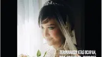 Maia Estianty mengenakan tiara dari Tulola yang didesain bersama Happy Salma dan dua temannya pada hari pernikahannya. (dok. Instagram @maiaestiantyreal/Dinny Mutiah)