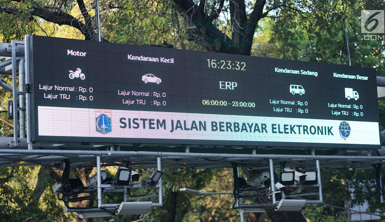 Mesin electronic road pricing (ERP) yang berada di Jalan Medan Merdeka Barat, Jakarta, Rabu (11/9/2019). Pemprov DKI Jakarta membatalkan proses lelang tender untuk jalan berbayar atau ERP setelah mendapatkan opini hukum dari Kejaksaan Agung RI. (Liputan6.com/Immanuel Antonius)