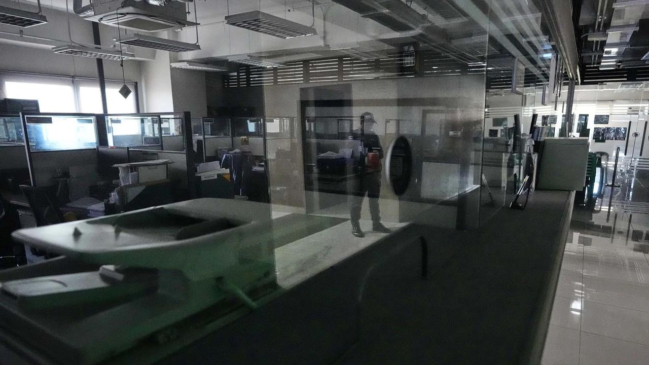 FOTO: Kantor Pemerintah Manila Kosong Akibat Krisis BBM