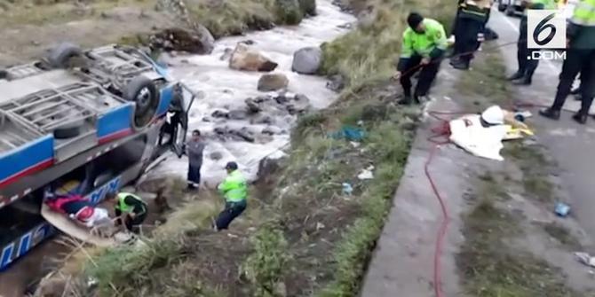 VIDEO: Bus Masuk Sungai di Peru, 10 Tewas