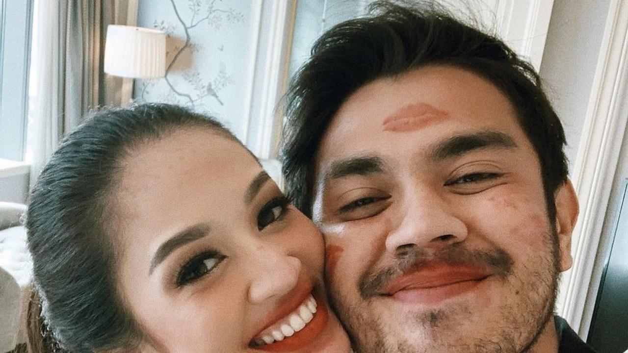 6 Potret Mesra Faradilla Yoshi dan Bryan McKenzie Usai Jadi Suami Istri