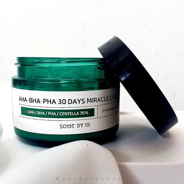 Perlukah Menggunakan Skincare AHA dan BHA dalam Perawatan Kulit Harian?