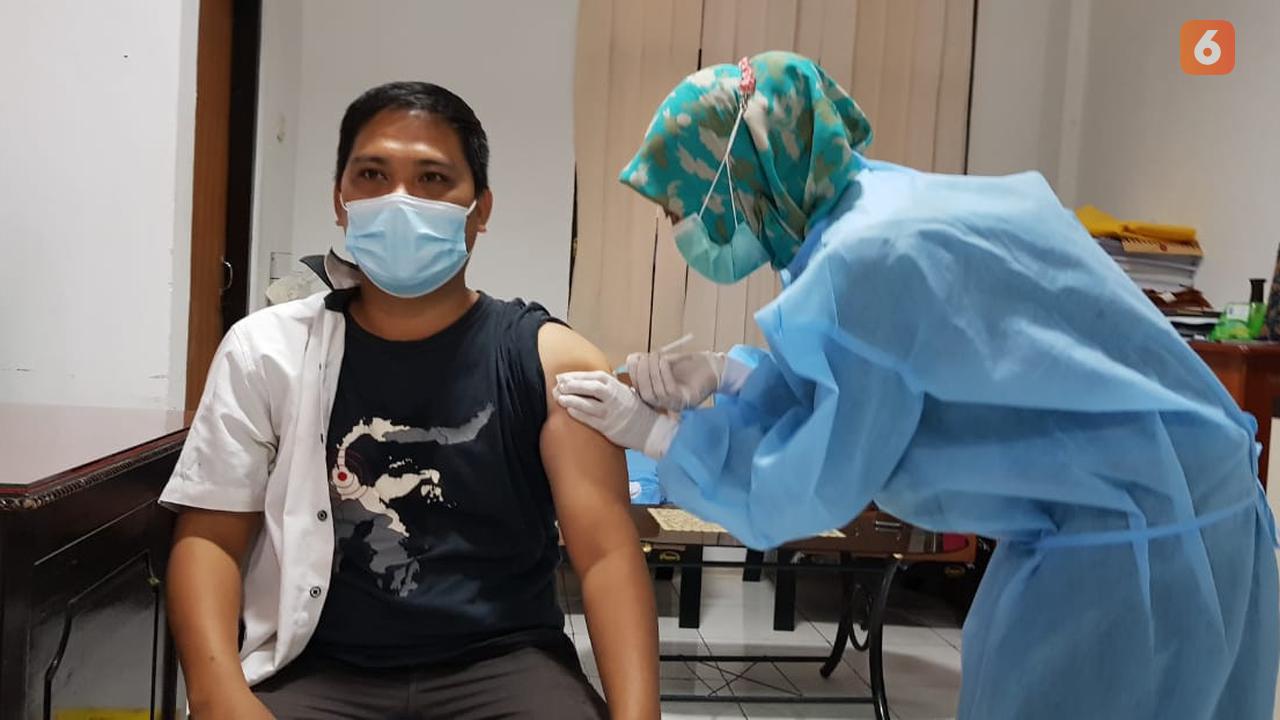 vaksinasi jurnalis di Kota Palu