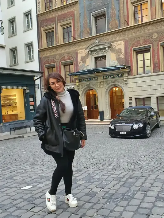 <p>"Namanya trauma pasti ada. Jadi sekarang mungkin salah satu alasan saya nggak buru-buru nikah," ujarnya. [Instagram/tessakaunang_tuiiit]</p>