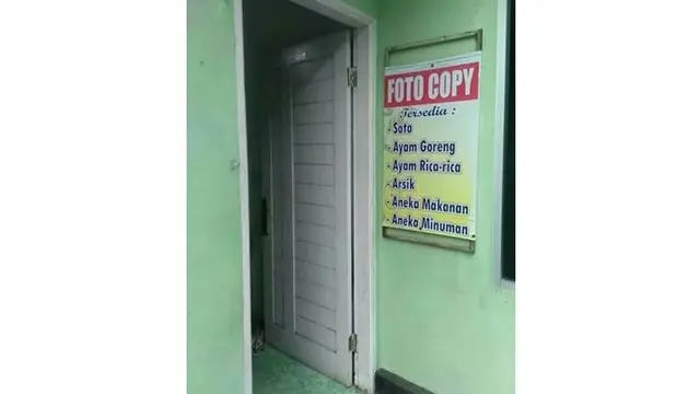 6 Spanduk Fotocopy Ini Nyeleneh Banget, Bikin Geleng Kepala