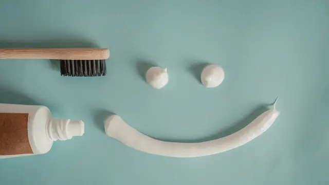 Contoh ilustrasi pasta gigi, ternyata pasta gigi tidak aman digunakan lho.