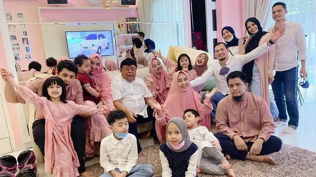 7 Momen Kenangan Oki Setiana Dewi dan Ria Ricis Bersama Sang Ayah Sebelum Meninggal