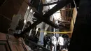 Kerusakan parah di ruang ibadah utama Gereja Katedral Koptik, Kairo di Mesir, akibat sebuah ledakan, Minggu (11/12). Menurut hasil temuan sementara, ledakan itu disebabkan oleh bom TNT 12 kilogram. (REUTERS/Mohamed Abd El Ghany)