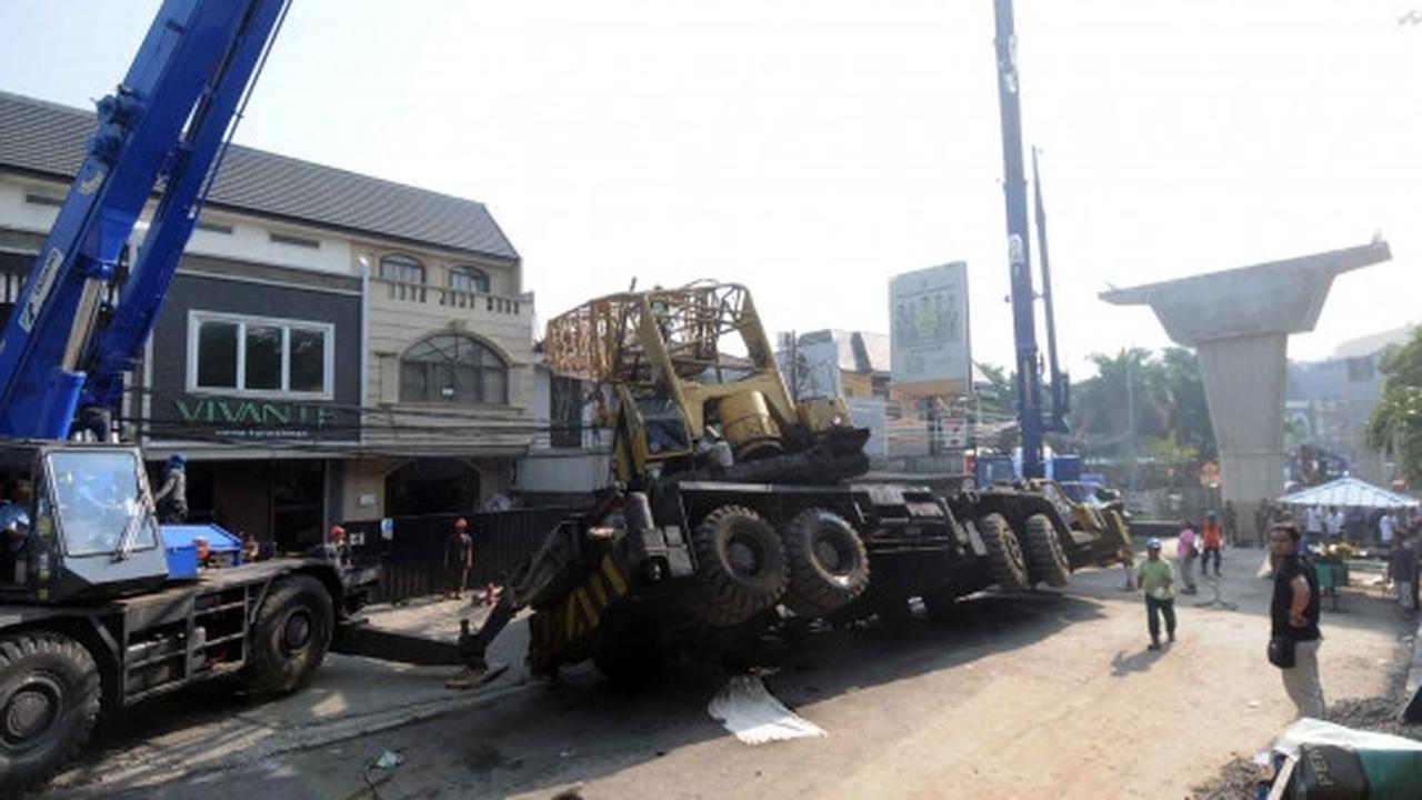 Ini crane proyek JLNT Tendean-Cileduk yang roboh di Kebayoran Baru