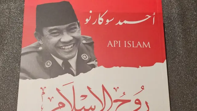 Buku 'Api Islam Bung Karno' yang telah diterjemahkan ke dalam bahasa Arab, di mana diserahkan oleh Prananda Prabowo ke Putra Mahkota Abu Dhabi, Sheikh Khaled Bin Mohamed Bin Zayed Al Nahyan.